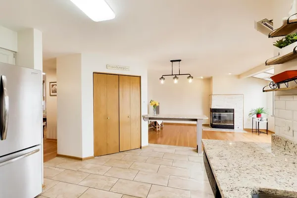 $3,450 | 943 West Essex Place, Arlington Heights, IL 60004