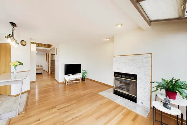 $3,450 | 943 West Essex Place, Arlington Heights, IL 60004