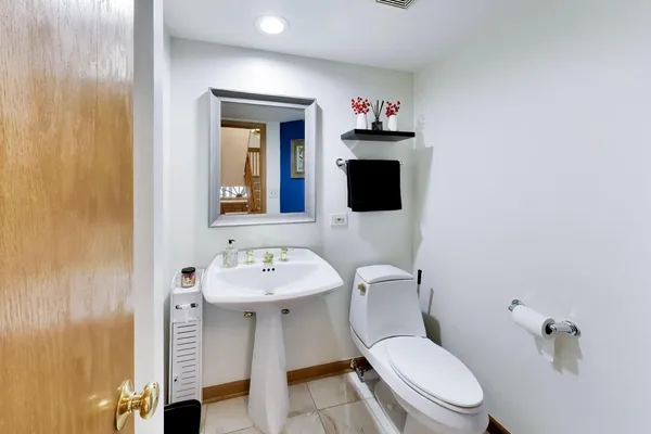 $3,450 | 943 West Essex Place, Arlington Heights, IL 60004