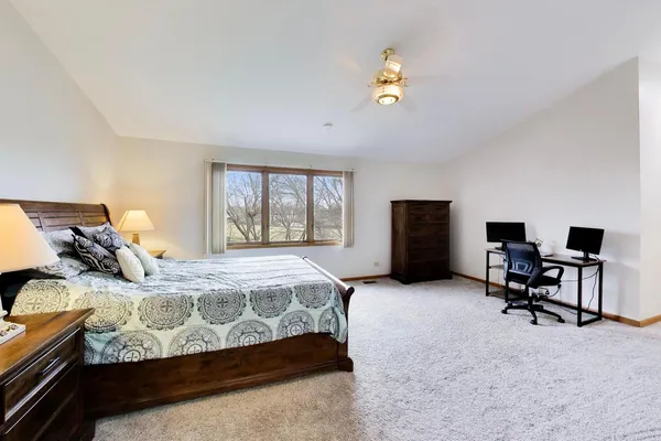 $3,450 | 943 West Essex Place, Arlington Heights, IL 60004