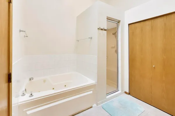 $3,450 | 943 West Essex Place, Arlington Heights, IL 60004