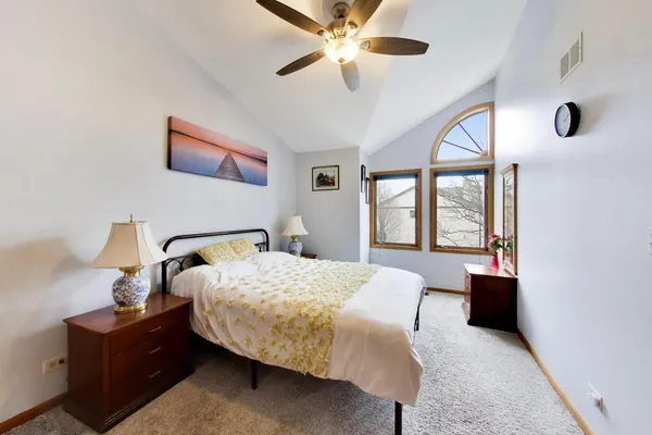 $3,450 | 943 West Essex Place, Arlington Heights, IL 60004
