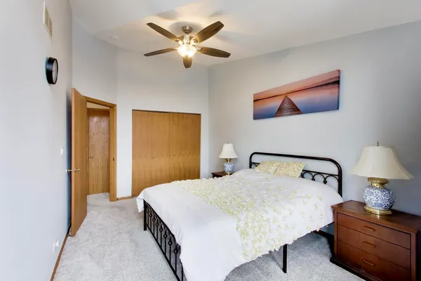$3,450 | 943 West Essex Place, Arlington Heights, IL 60004