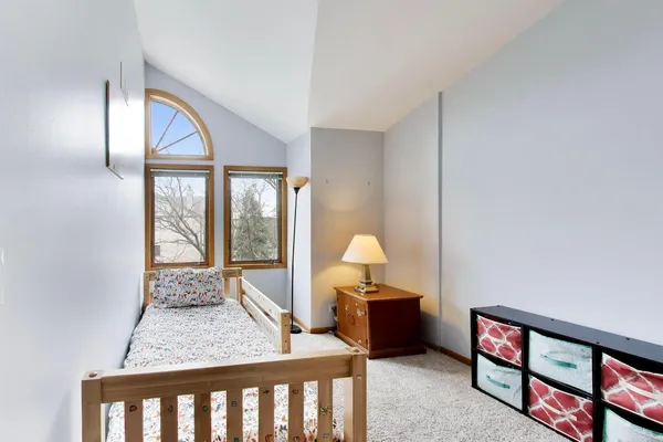 $3,450 | 943 West Essex Place, Arlington Heights, IL 60004