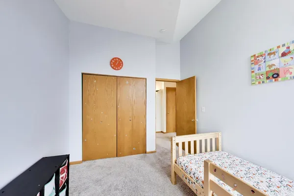 $3,450 | 943 West Essex Place, Arlington Heights, IL 60004