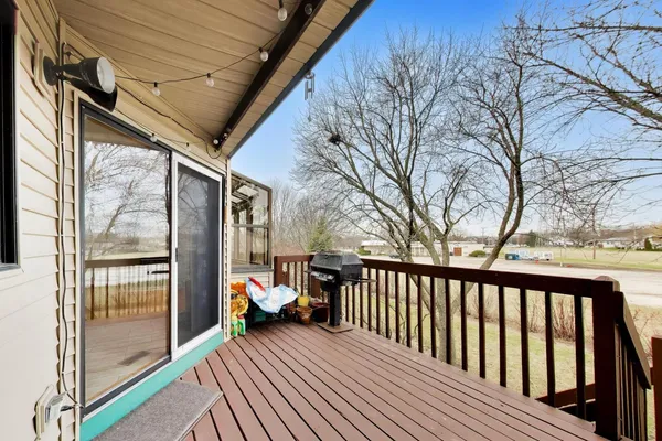 $3,450 | 943 West Essex Place, Arlington Heights, IL 60004