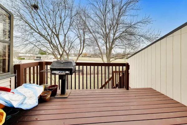 $3,450 | 943 West Essex Place, Arlington Heights, IL 60004