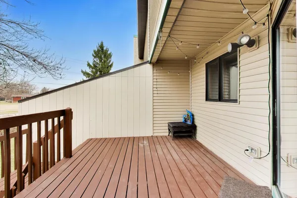 $3,450 | 943 West Essex Place, Arlington Heights, IL 60004