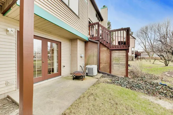 $3,450 | 943 West Essex Place, Arlington Heights, IL 60004