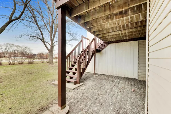 $3,450 | 943 West Essex Place, Arlington Heights, IL 60004