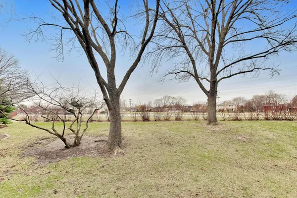 $3,450 | 943 West Essex Place, Arlington Heights, IL 60004