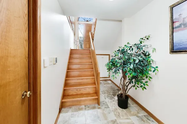 $3,450 | 943 West Essex Place, Arlington Heights, IL 60004