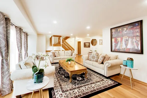 $3,450 | 943 West Essex Place, Arlington Heights, IL 60004