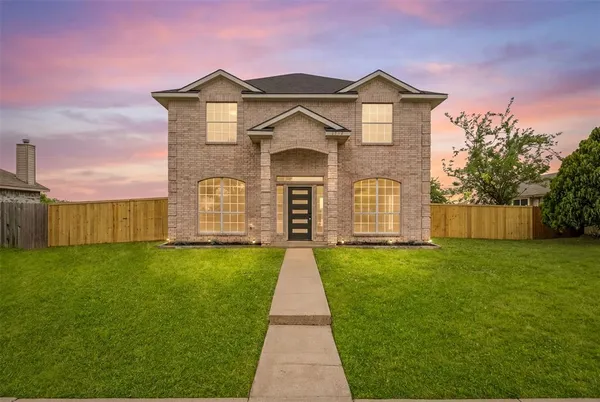 $339,900 | 2712 Pioneer Lane, Lancaster, TX 75146