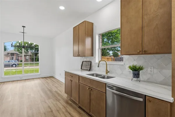 $339,900 | 2712 Pioneer Lane, Lancaster, TX 75146