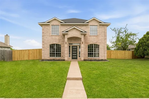 $339,900 | 2712 Pioneer Lane, Lancaster, TX 75146