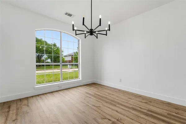 $339,900 | 2712 Pioneer Lane, Lancaster, TX 75146