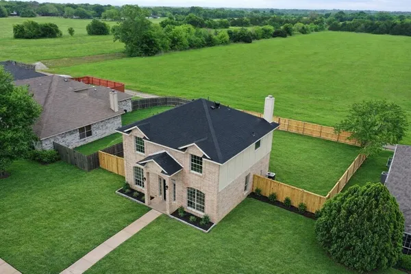 $339,900 | 2712 Pioneer Lane, Lancaster, TX 75146