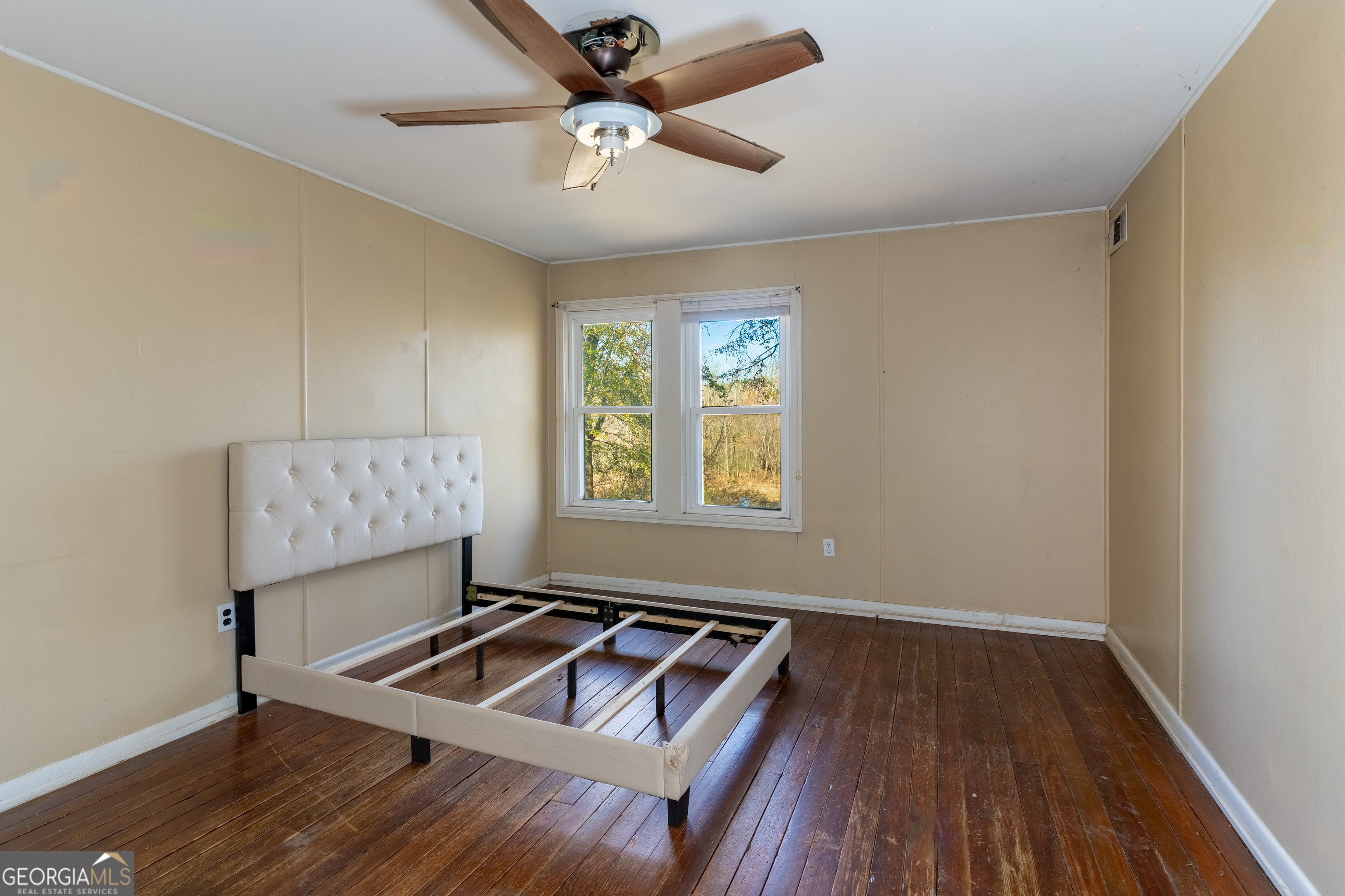 139 Cherokee Drive Jackson, GA 30233 - Photo 13 of 34 a room with a bed and a window