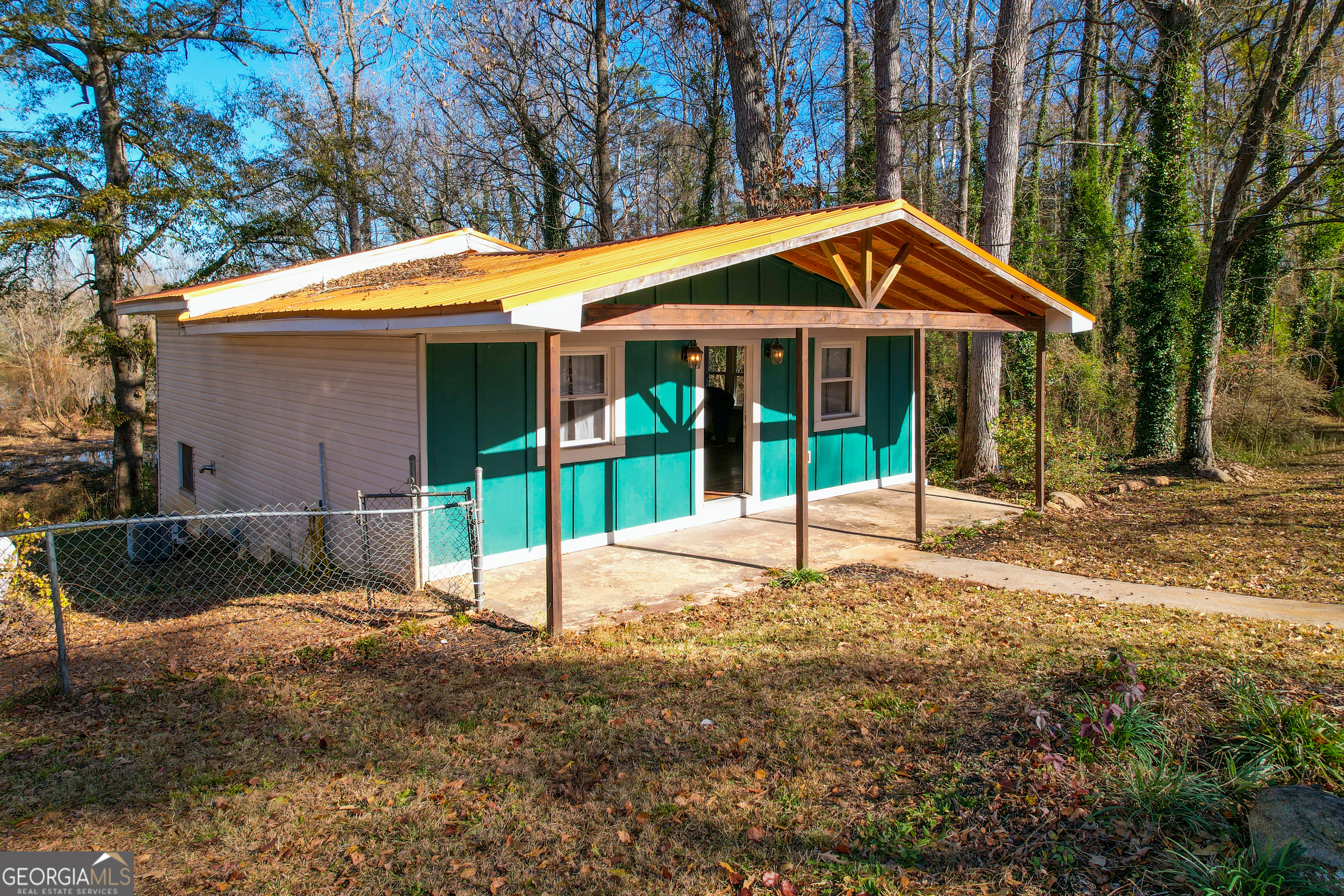 139 Cherokee Drive Jackson, GA 30233 - Photo 2 of 34 a backyard of a house with table and chairs