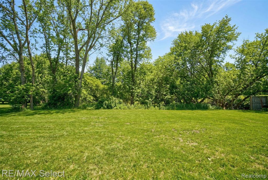 11061 Main Road Fenton, MI 48430 - Photo 26 of 27