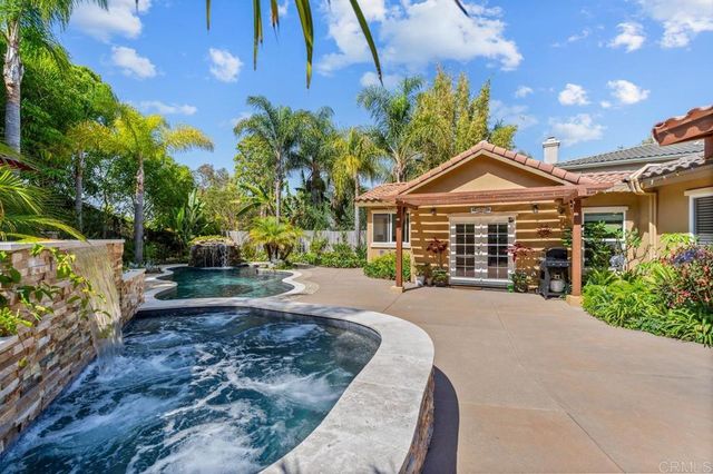 a view of a bedroom with washer and dryer