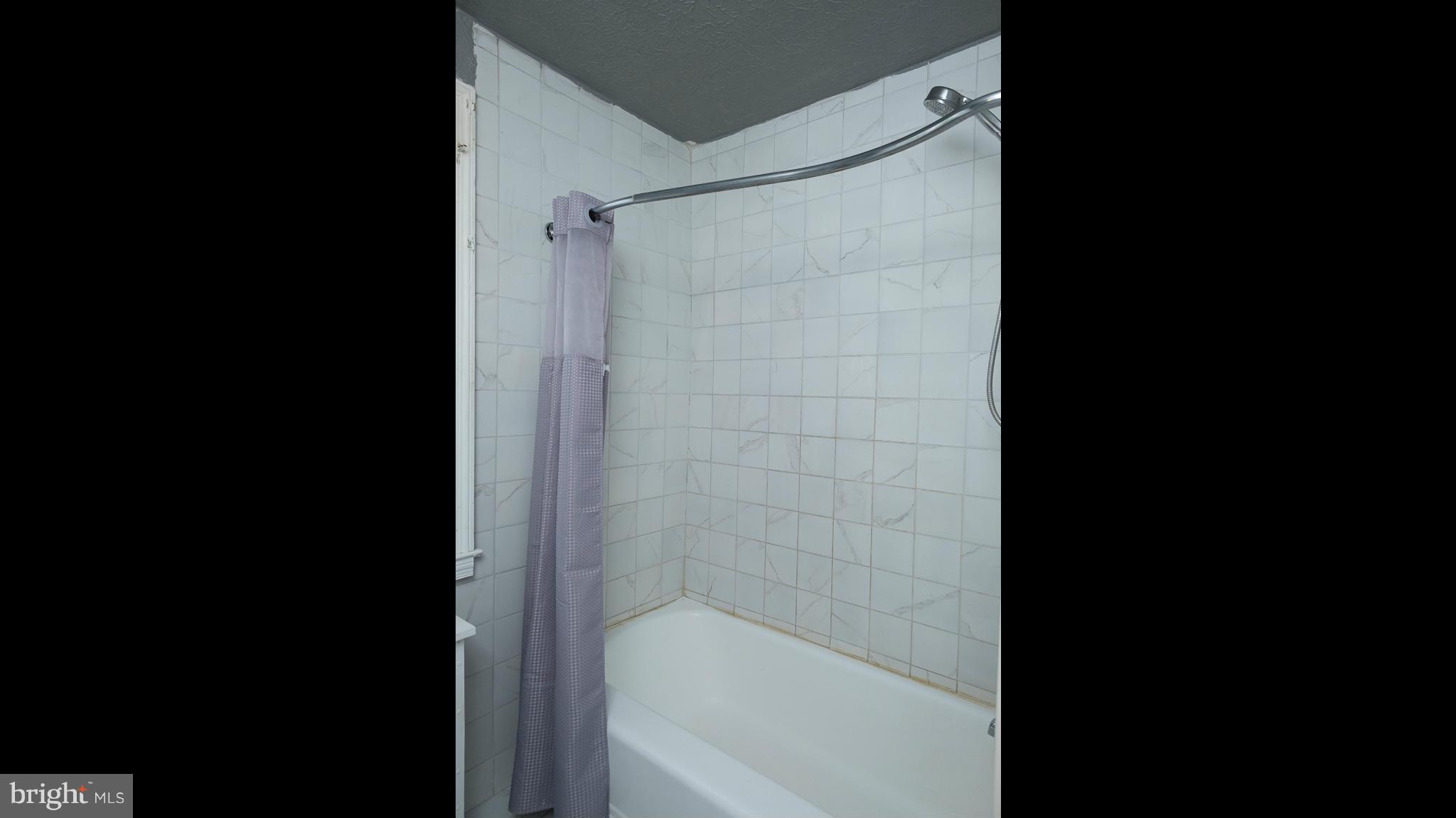 702 Wicklow Road Baltimore, MD 21229 - Photo 11 of 25 Bath