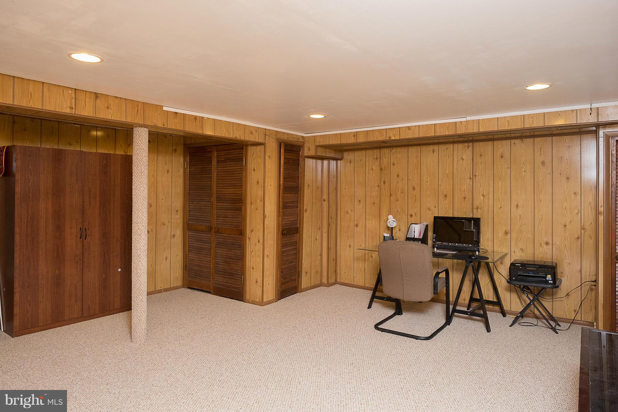 702 Wicklow Road Baltimore, MD 21229 - Photo 17 of 25 Family Room