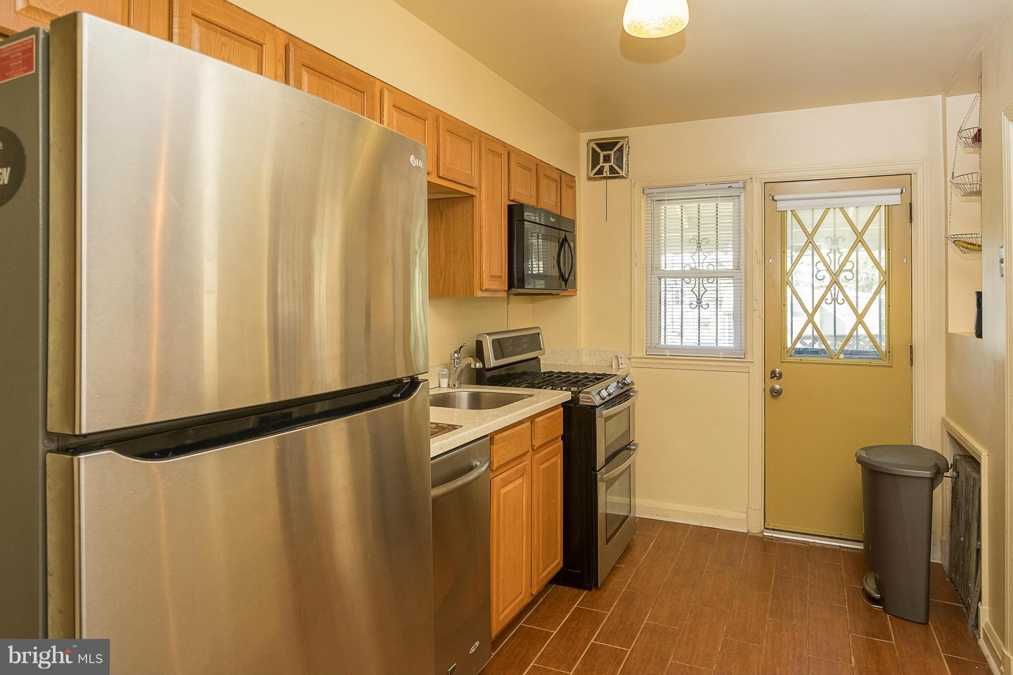 702 Wicklow Road Baltimore, MD 21229 - Photo 4 of 25 Kitchen