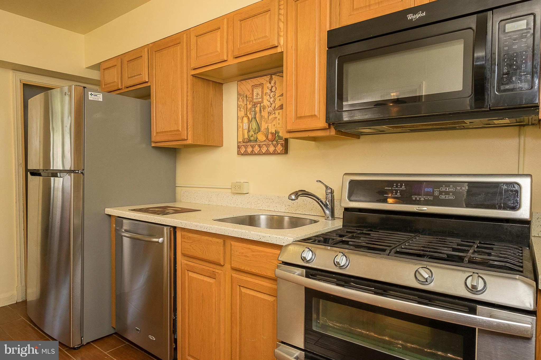 702 Wicklow Road Baltimore, MD 21229 - Photo 5 of 25 Kitchen
