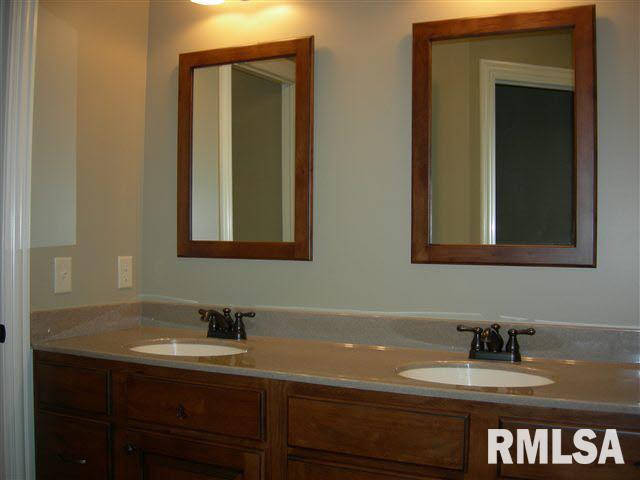 4121 Thunder Ridge Road Bettendorf, IA 52722 - Photo 4 of 12 Gallery Image 4