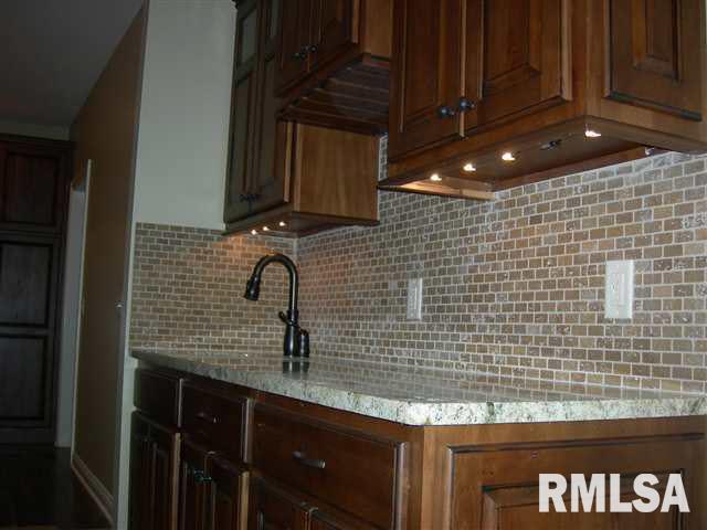4121 Thunder Ridge Road Bettendorf, IA 52722 - Photo 6 of 12 Gallery Image 6