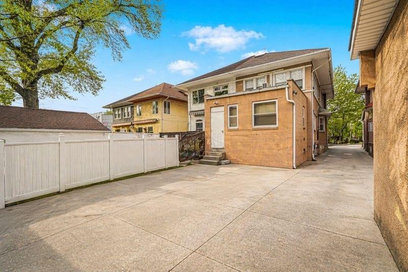648 Bay Ridge Parkway Brooklyn, NY 11209 - Photo 4 of 31