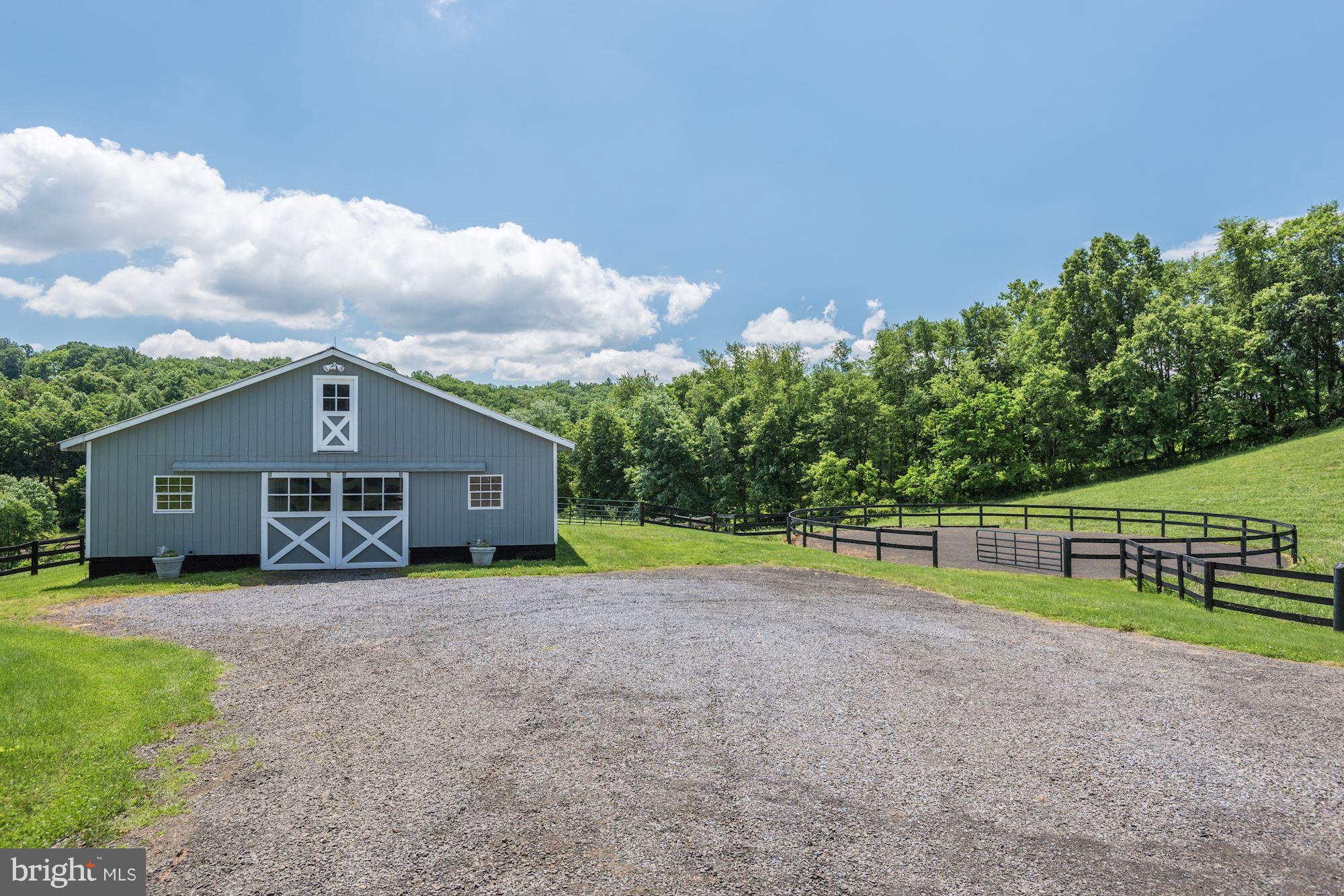 3327 Lost Corner Road Delaplane, VA 20144 - Photo 15 of 30 Bluestone round pen