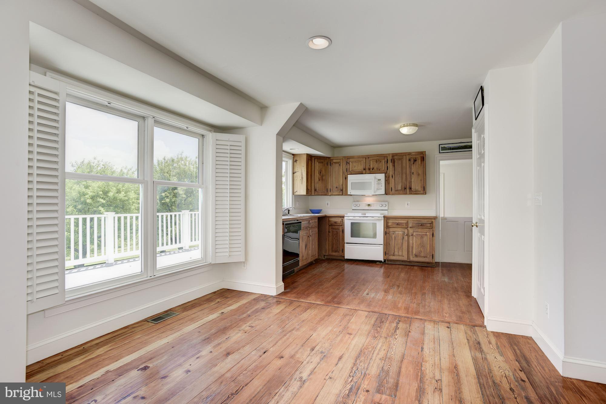 3327 Lost Corner Road Delaplane, VA 20144 - Photo 21 of 30 Bright and airy eat in kitchen