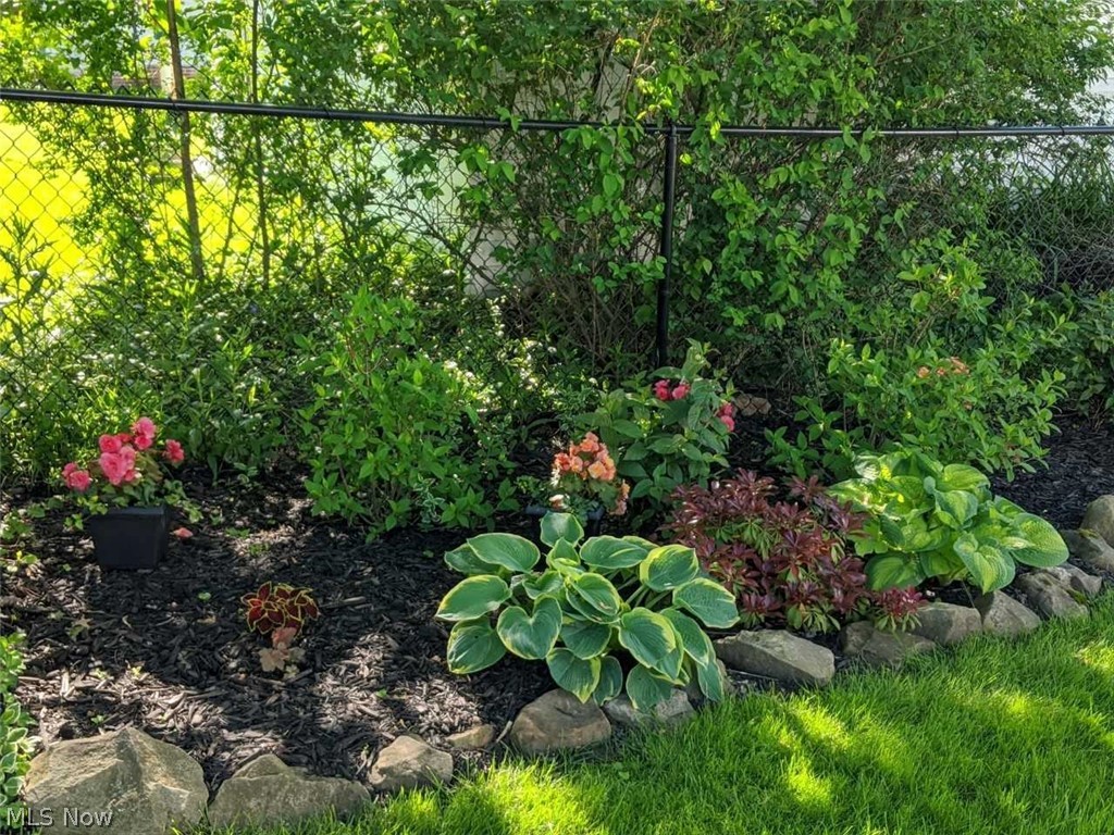 1604 Lyndhurst Road Lyndhurst, OH 44124 - Photo 35 of 35 Lovely, Lush Landscaping!