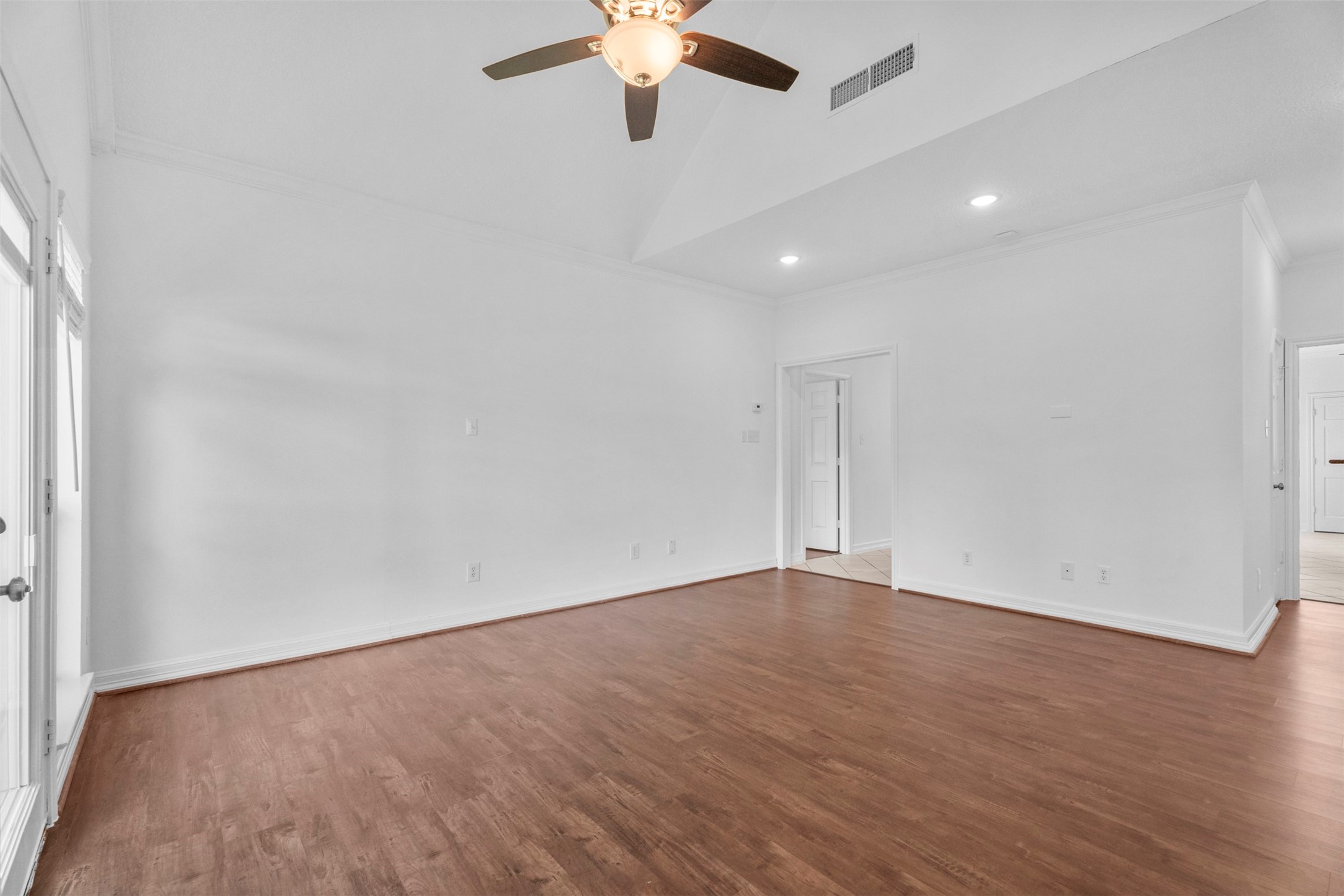 7635 Ameswood Road Houston, TX 77095 - Photo 9 of 39 Family room