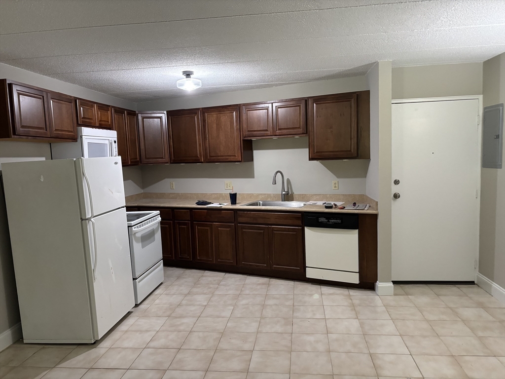 152 Turner Road, Unit 14 Holliston, MA 01746 - Photo 8 of 18 Gallery Image 8