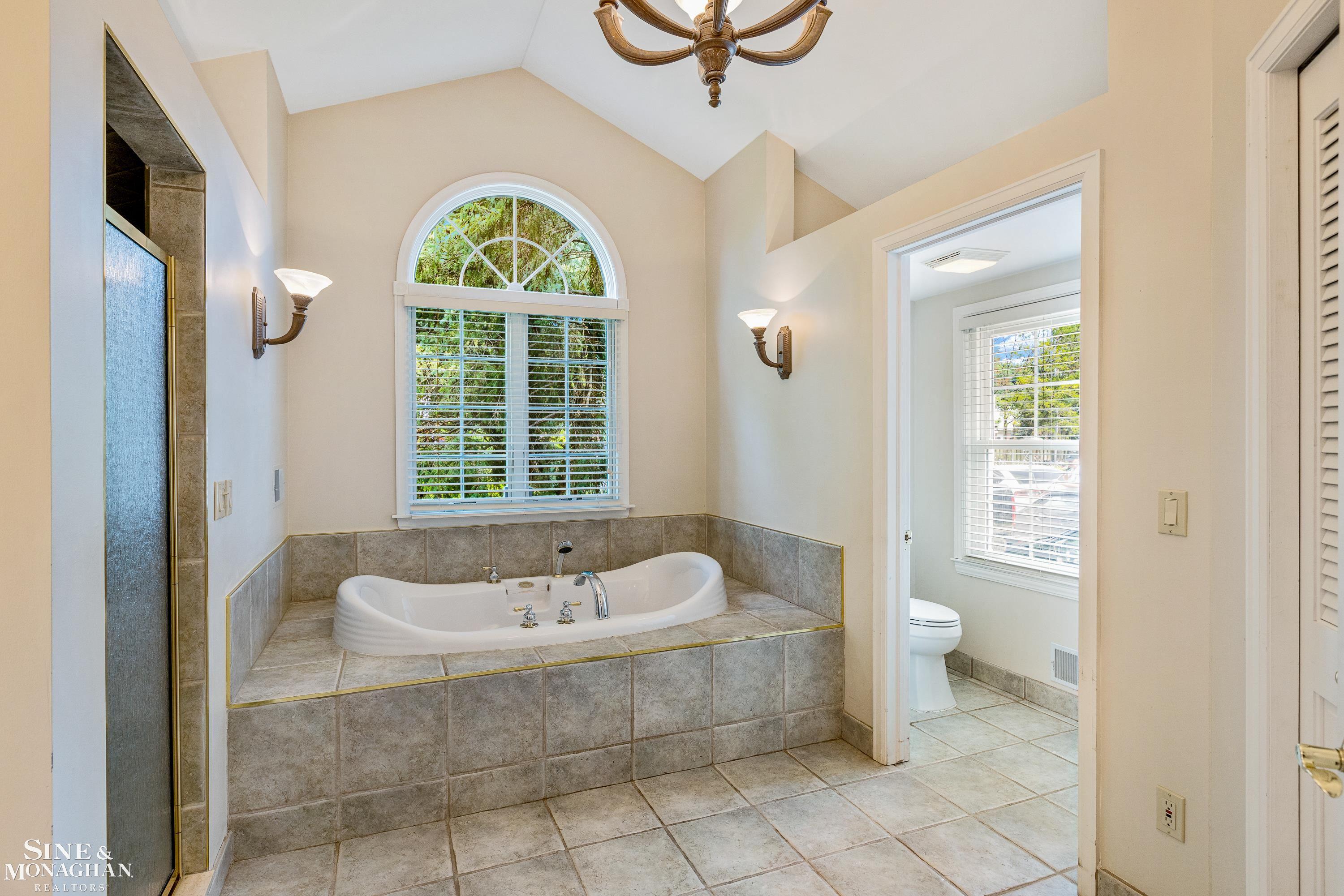 596 Hampton Road Grosse Pointe, MI 48236 - Photo 20 of 37 50116672-19.JPG