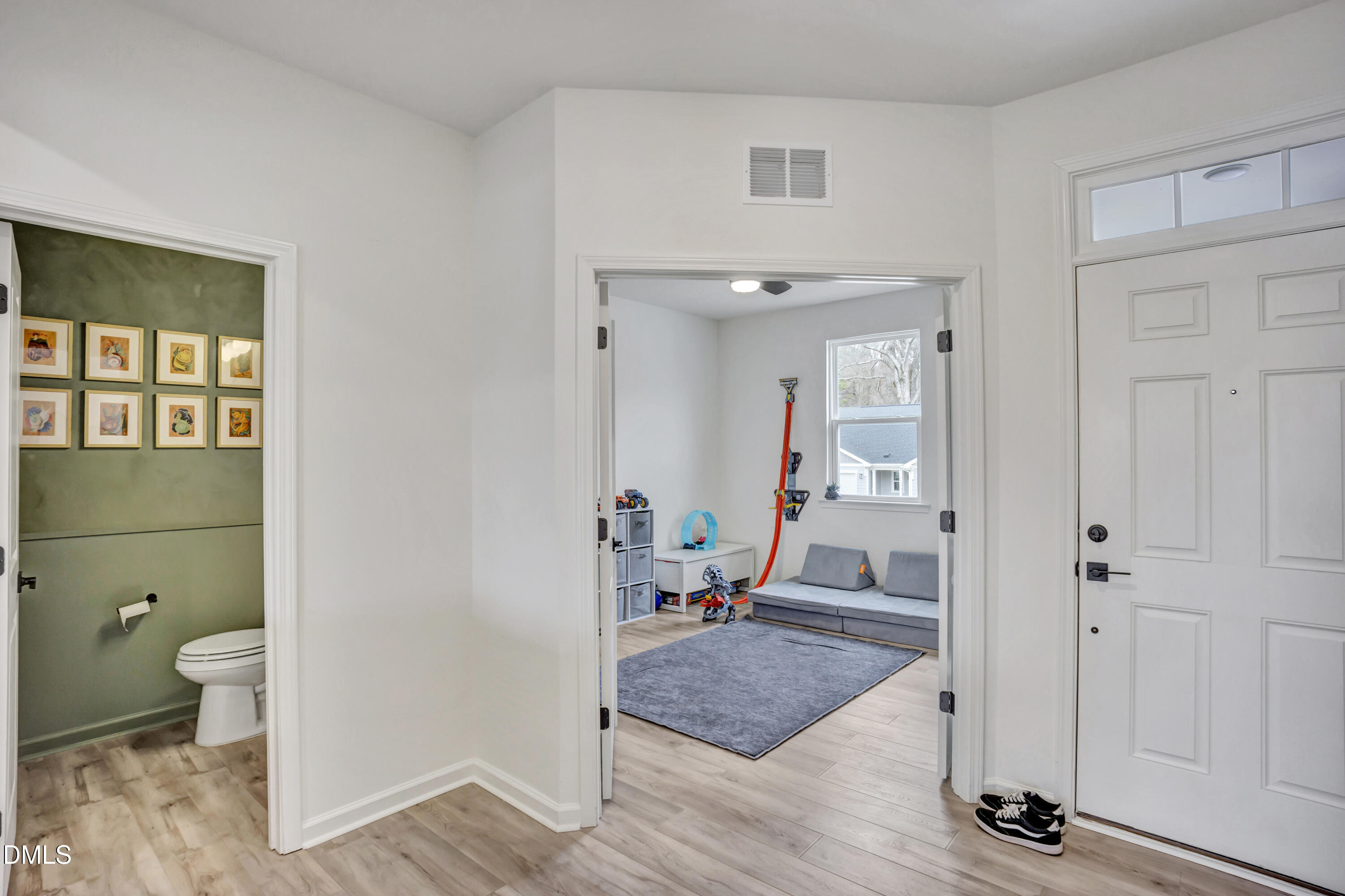 424 Thorny Branch Drive Raleigh, NC 27603 - Photo 5 of 43 DSC02358