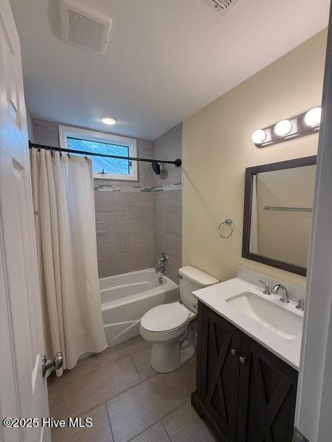 714 San Juan Road New Bern, NC 28560 - Photo 15 of 34 Hall/guest bathroom