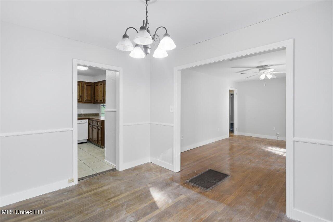 211 West Lakeview Drive Clinton, MS 39056 - Photo 17 of 26 17-211 W Lakeview Dr _ Home Tours MS