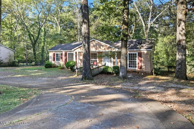 $1,500 | 211 West Lakeview Drive, Clinton, MS 39056