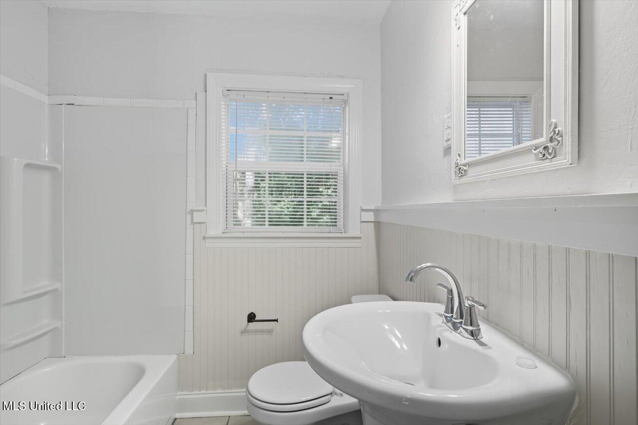 211 West Lakeview Drive Clinton, MS 39056 - Photo 22 of 26 22-211 W Lakeview Dr _ Home Tours MS