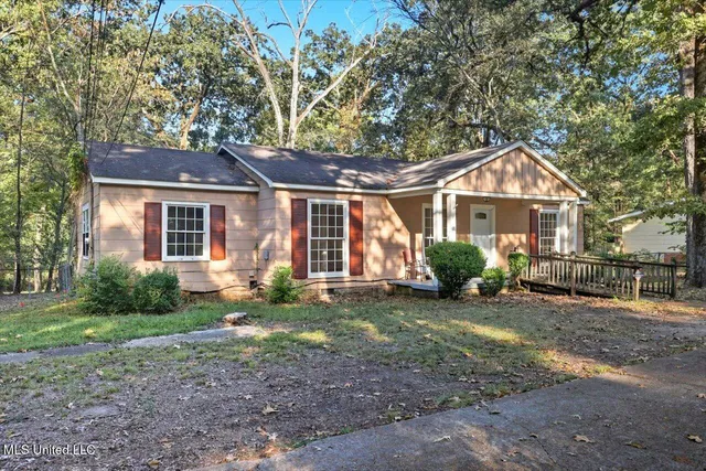 $1,500 | 211 West Lakeview Drive, Clinton, MS 39056