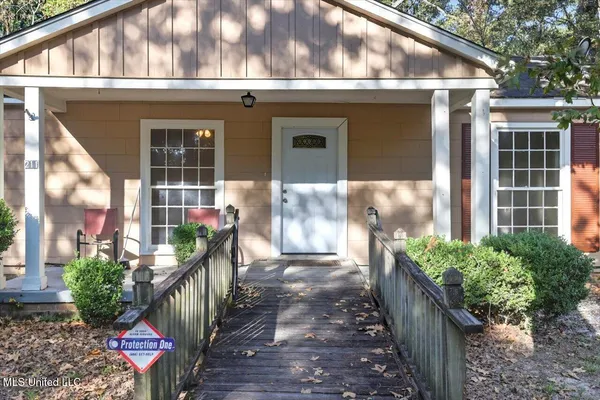 $1,400 | 211 West Lakeview Drive, Clinton, MS 39056