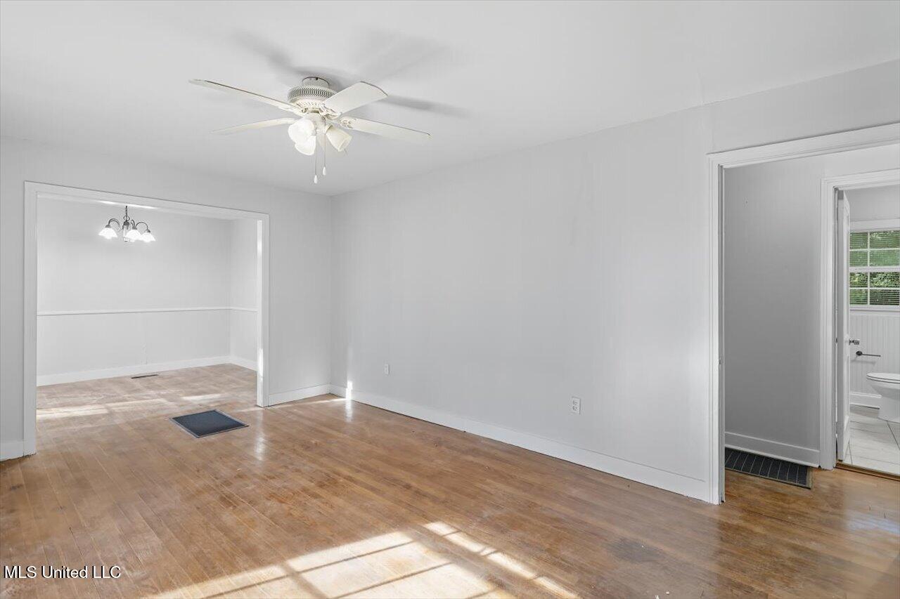 211 West Lakeview Drive Clinton, MS 39056 - Photo 6 of 26 06-211 W Lakeview Dr _ Home Tours MS