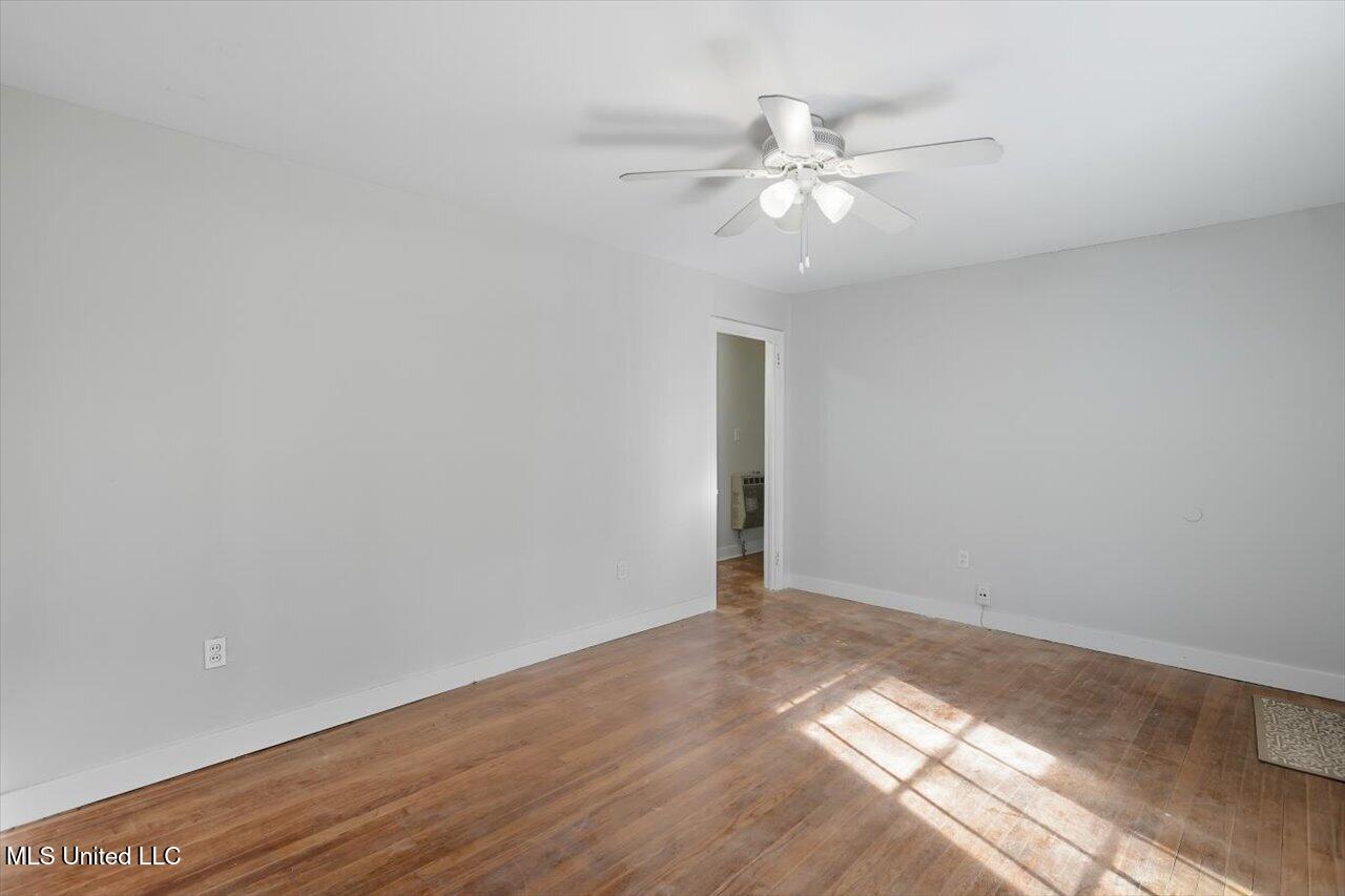 211 West Lakeview Drive Clinton, MS 39056 - Photo 8 of 26 08-211 W Lakeview Dr _ Home Tours MS