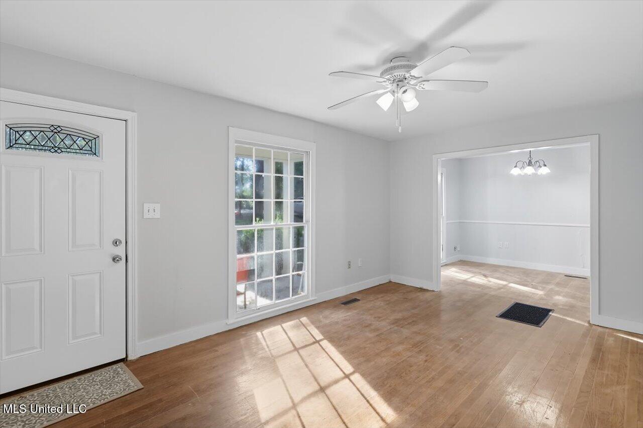 211 West Lakeview Drive Clinton, MS 39056 - Photo 9 of 26 09-211 W Lakeview Dr _ Home Tours MS