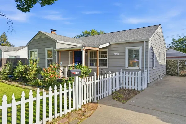 $445,000 | 2121 Juliesse Avenue, Sacramento, CA 95821
